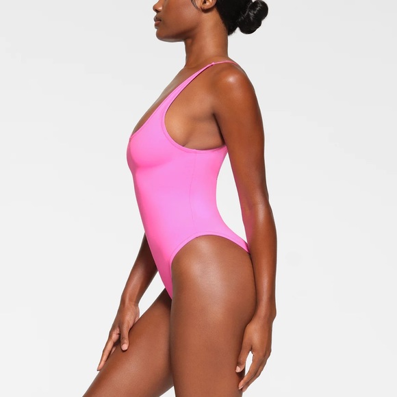 🔥NWT SKIMS Scoop Neck Swimsuit One Piece - Picture 5 of 10
